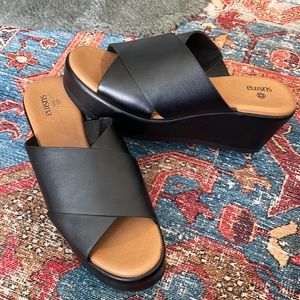Susina Wedges